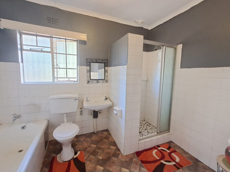 5 Bedroom Property for Sale in Vaalpark Free State